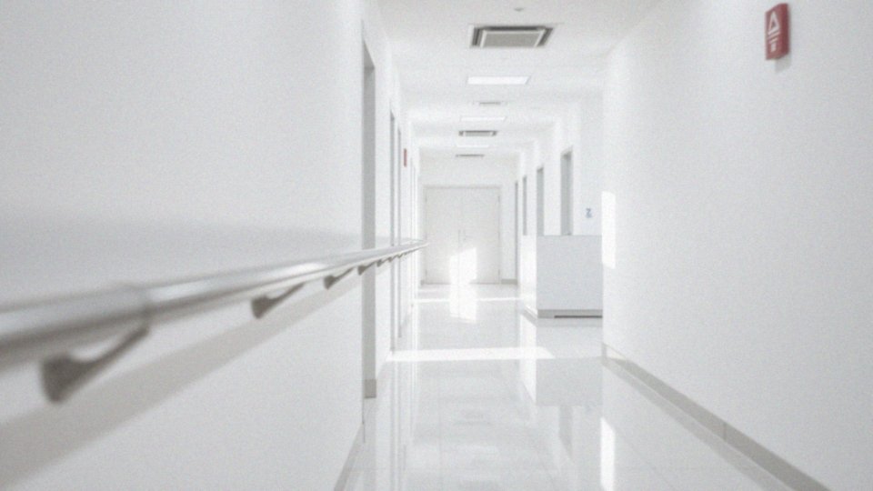 Jakie są koszty operacji kolana w różnych klinikach?