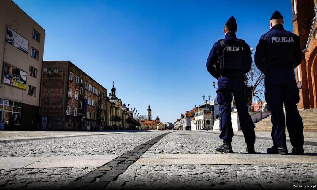 Policjanci z Słubic zachęcają młodzież do wyboru zawodu policjanta